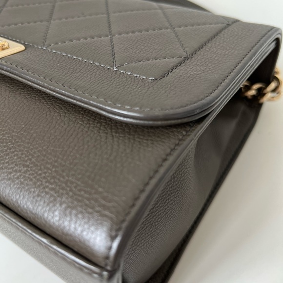 CHANEL LABEL CLICK FLAP BAG - Picture 6 of 14